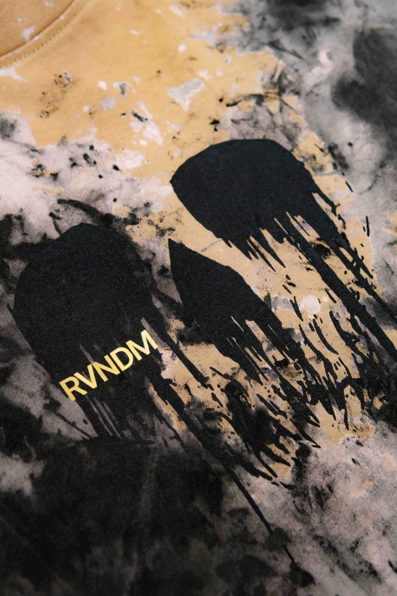 trench - T-Shirt (XL)