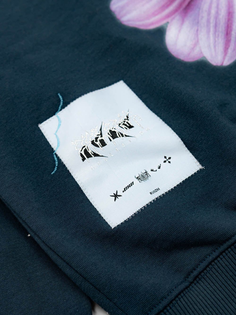 the first touch - crewneck (L)