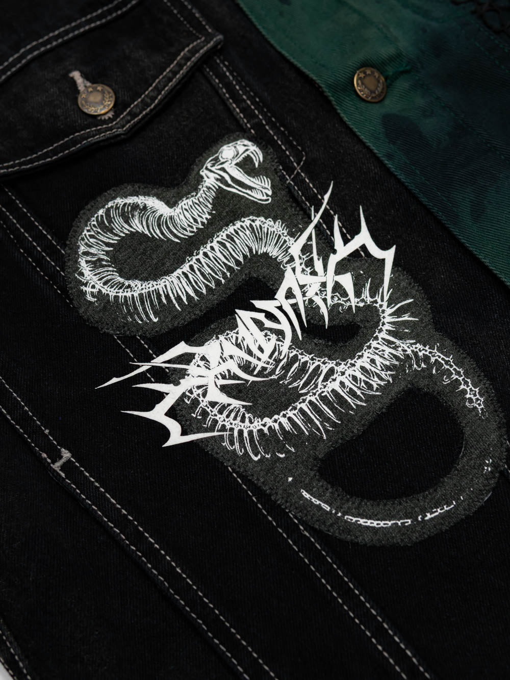 venomous snake - Denim Jacket (M)