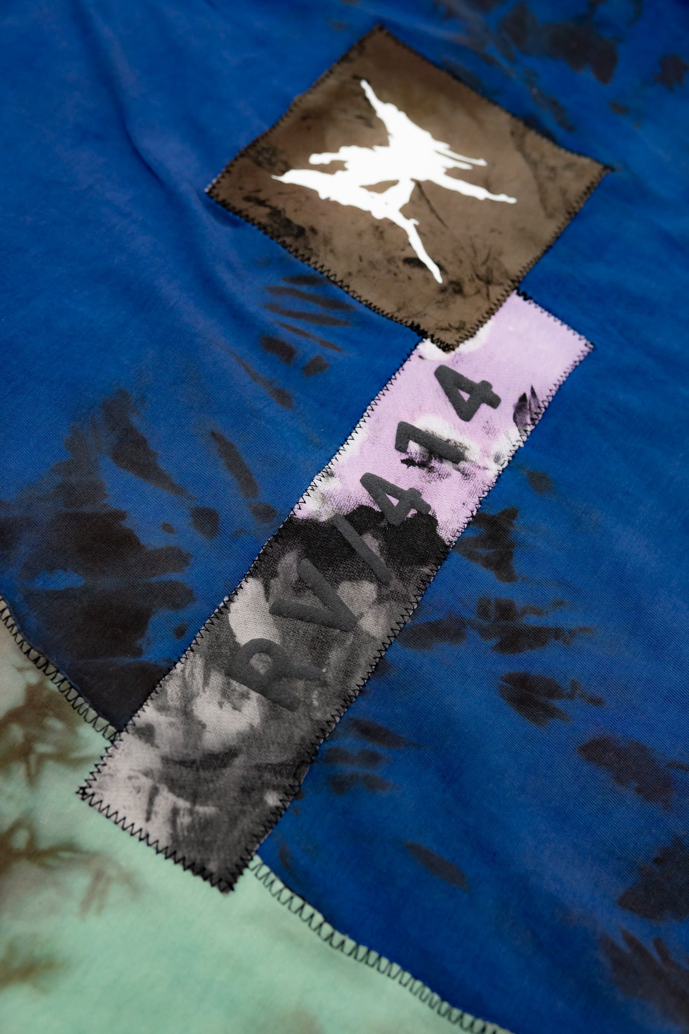 unfamiliar - T-Shirt (XL)