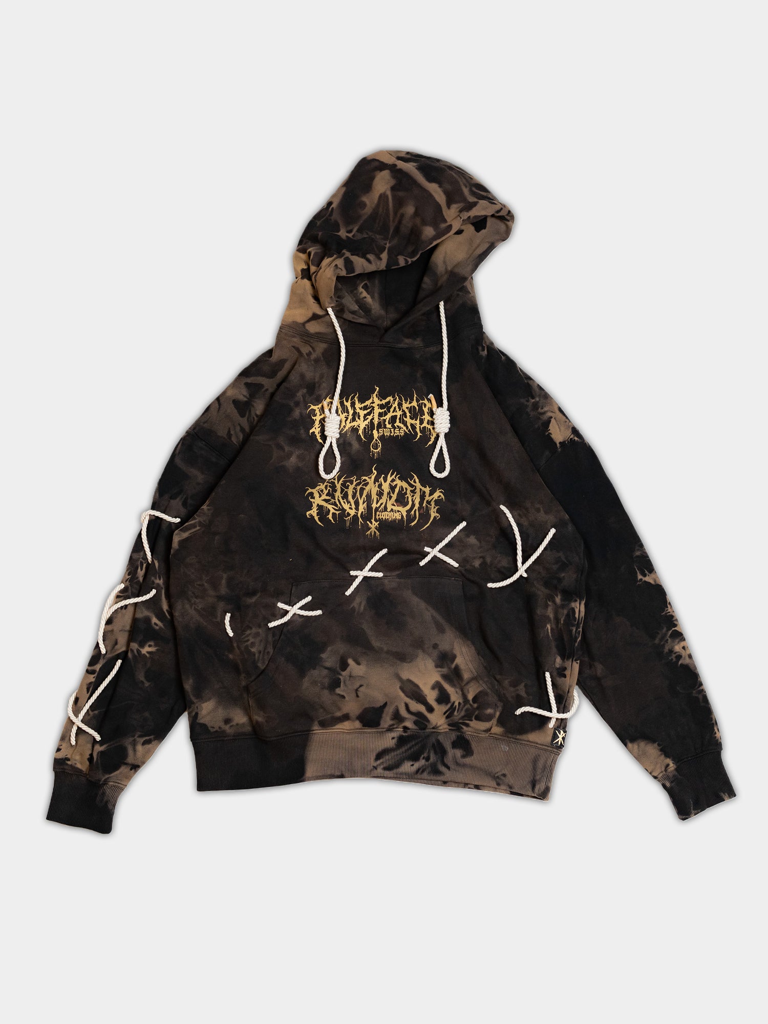 RVNDM x Paleface Swiss Rope Hoodie – Flatlay Ansicht des handbedruckten Heavyweight Kapuzenpullovers mit individueller waschung und Aufwenigen Seilelementen. Limited Edition Handmade in Berlin.