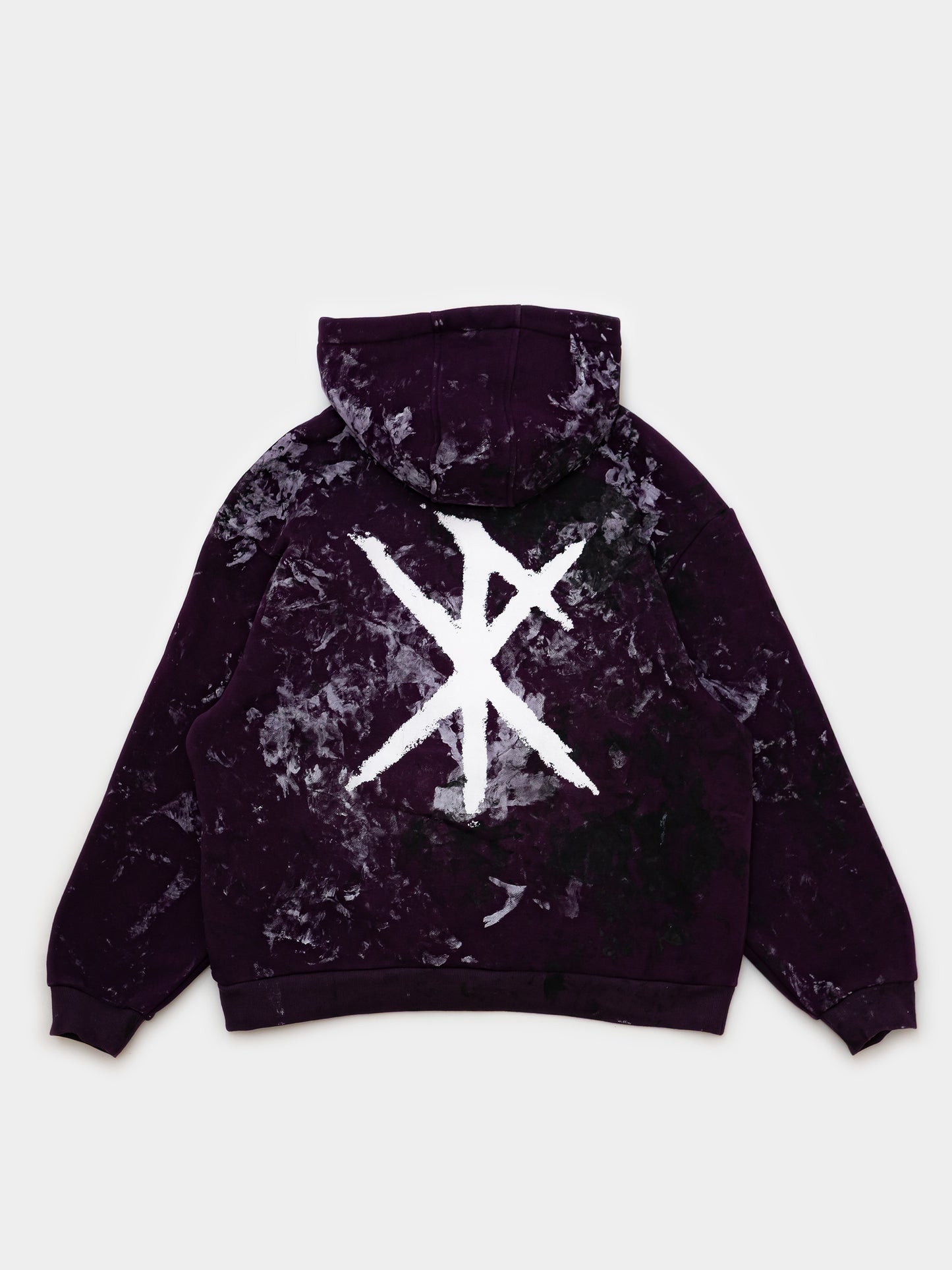 Rückenprint des Lucid Nightmare Hoodies – Weißes RVNDM Design auf violettem Grund.