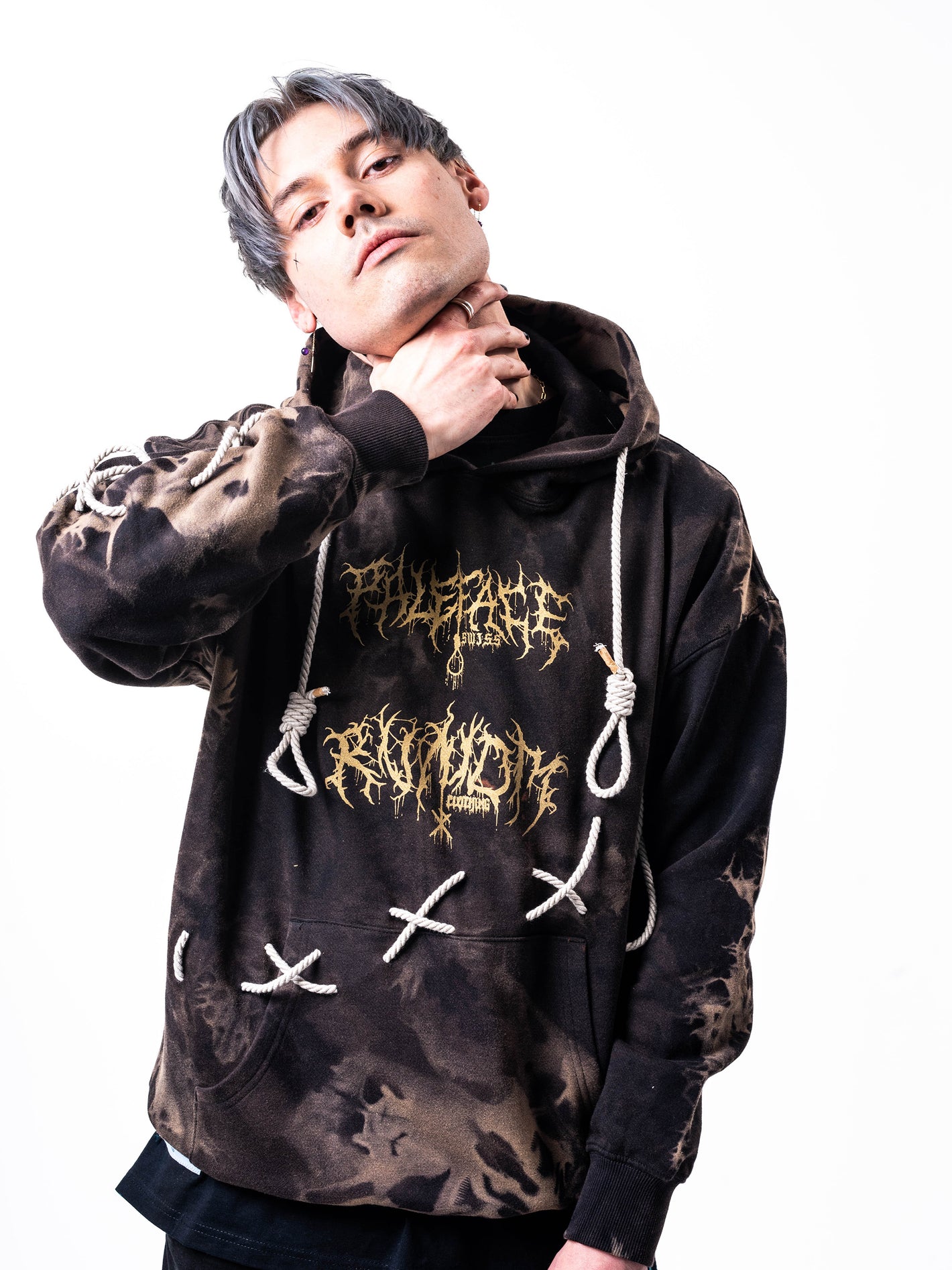 Paleface Swiss x RVNDM – Rope Hoodie im authentischen Grunge-Look. Fitted im oversized und boxy für einen modernen Streetwear-Vibe.