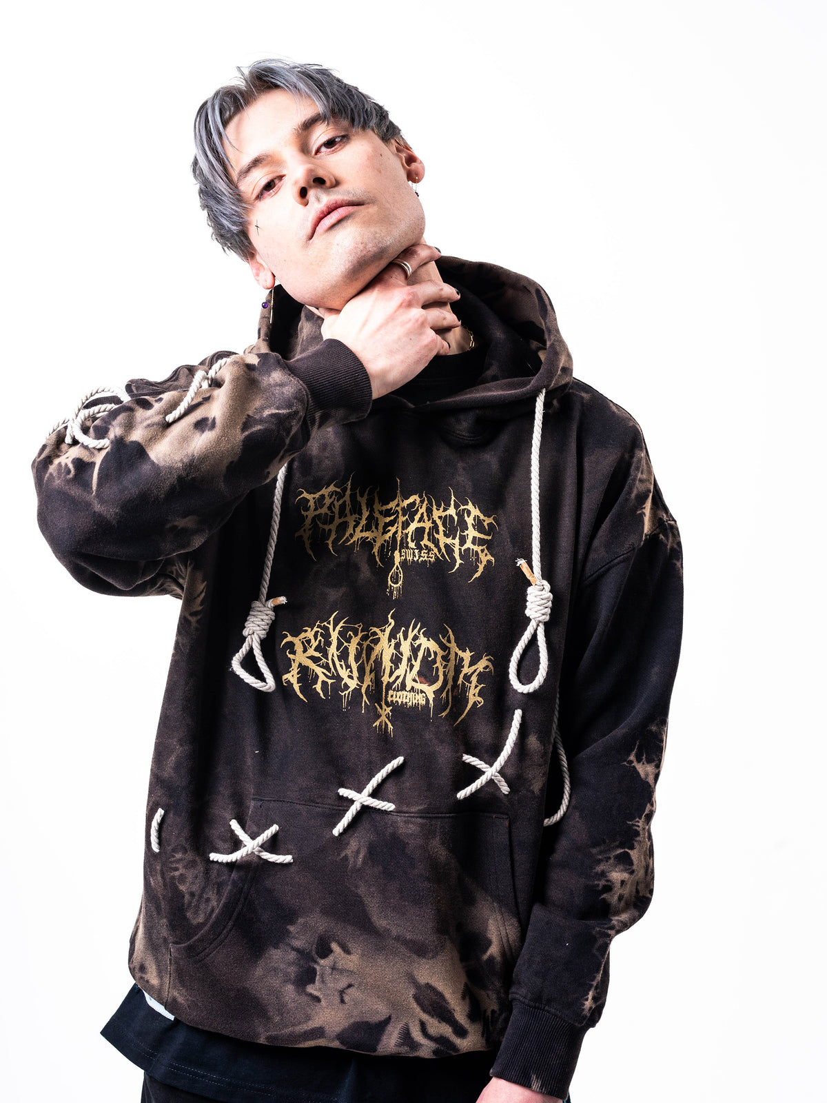 Paleface Swiss x RVNDM – Rope Hoodie im authentischen Grunge-Look. Fitted im oversized und boxy für einen modernen Streetwear-Vibe.