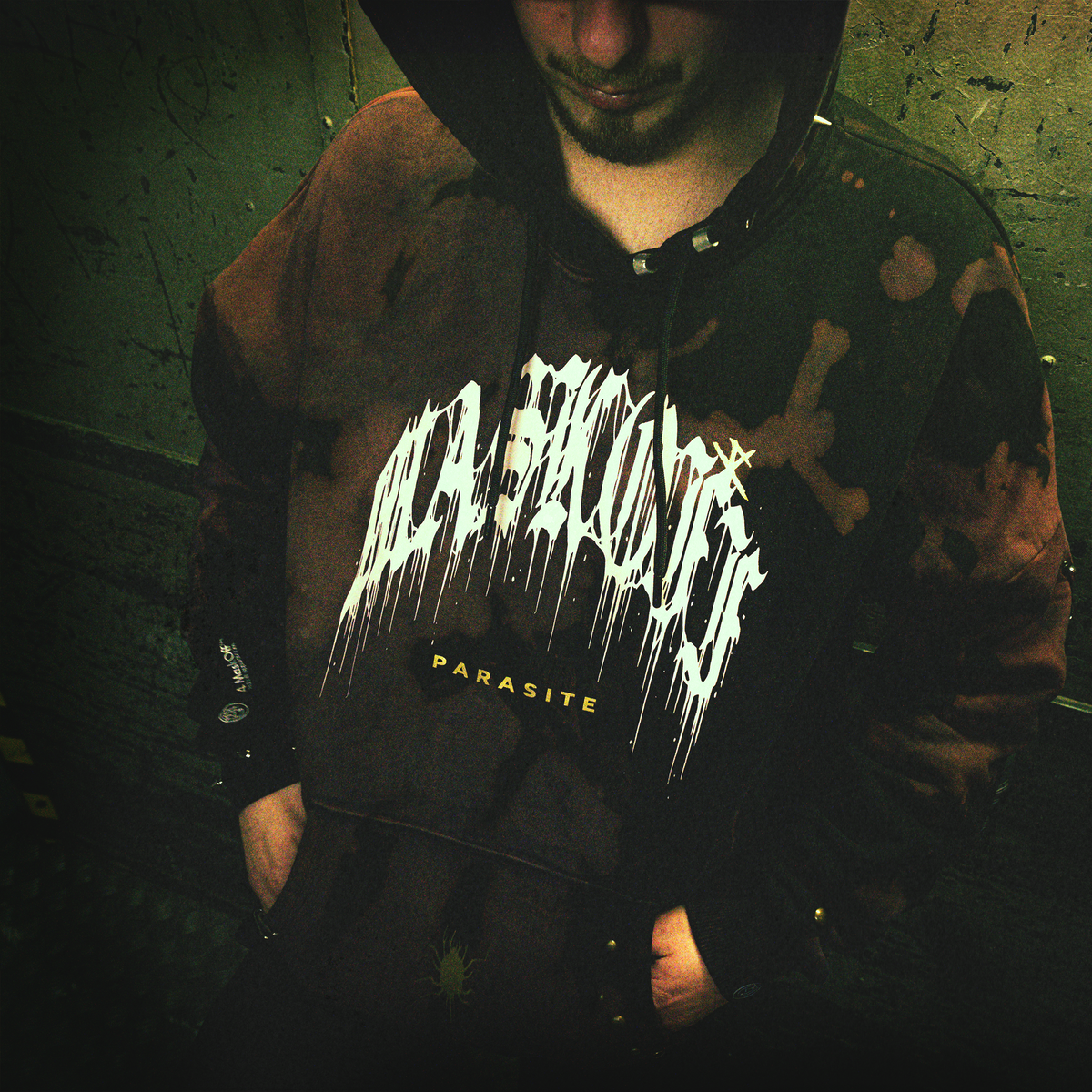 Handveredelte Acid-Wash Struktur auf 460g Cotton. Die Zersetzungs-Optik der Parasite Kollektion von RVNDM.