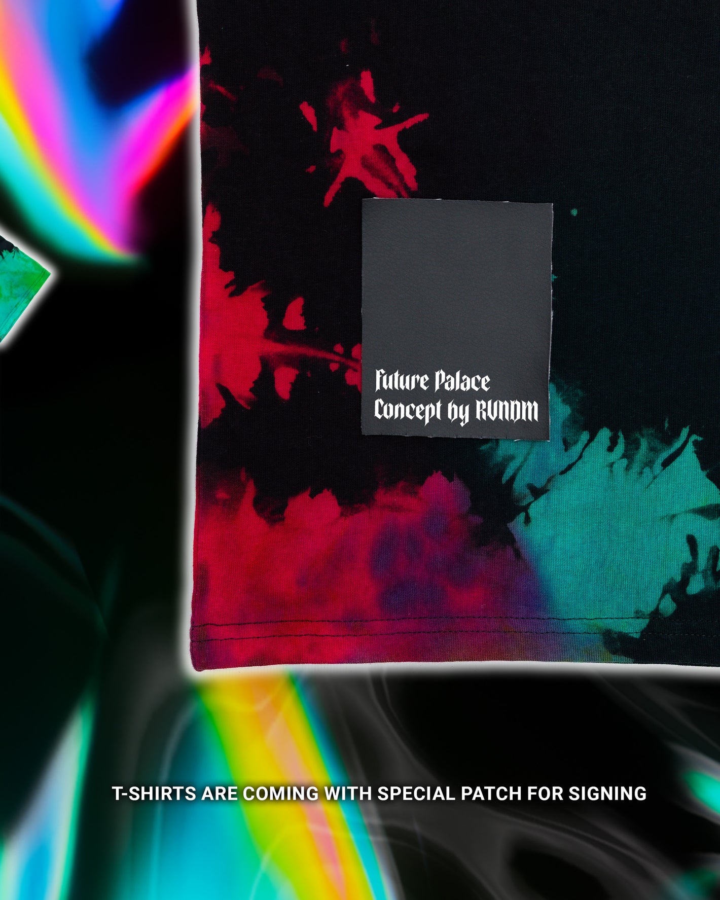 Nahaufnahme des signierten Kunstleder-Patches auf dem Festival-Shirt – Unterschrieben von Future Palace.
