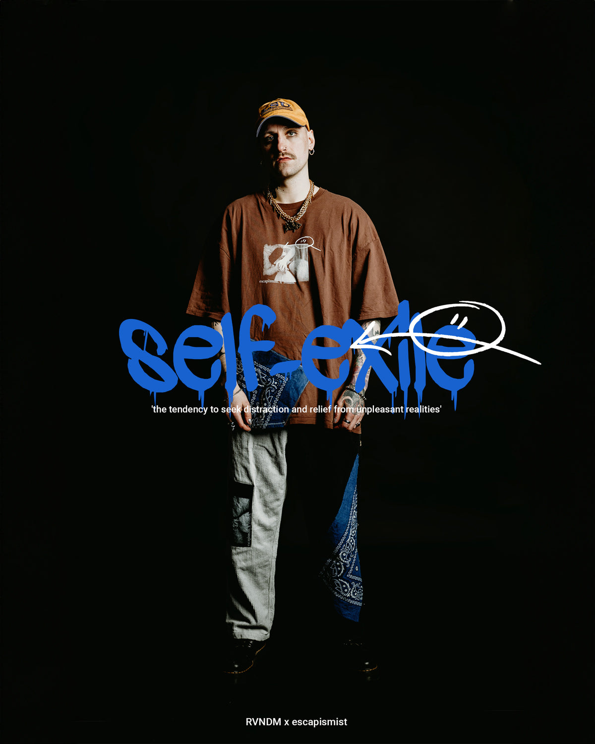 self-exile hiphop look mit bandana und fotographie von escapismist x RVNDM